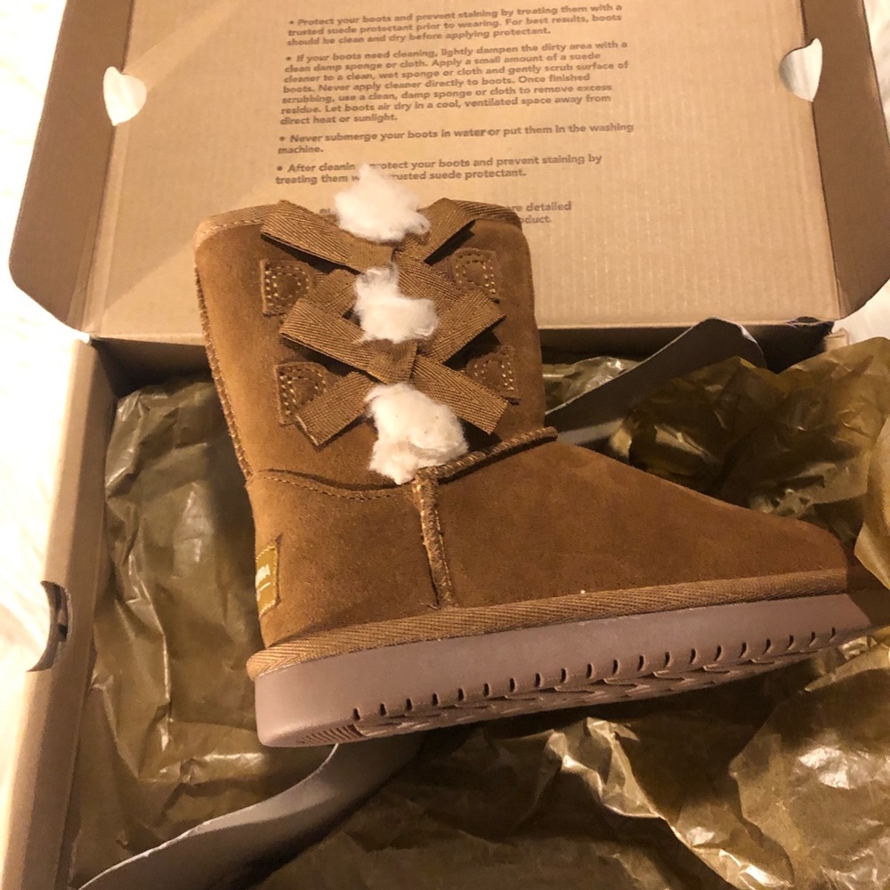 Size 9C brand new Koolaburra By Ugg